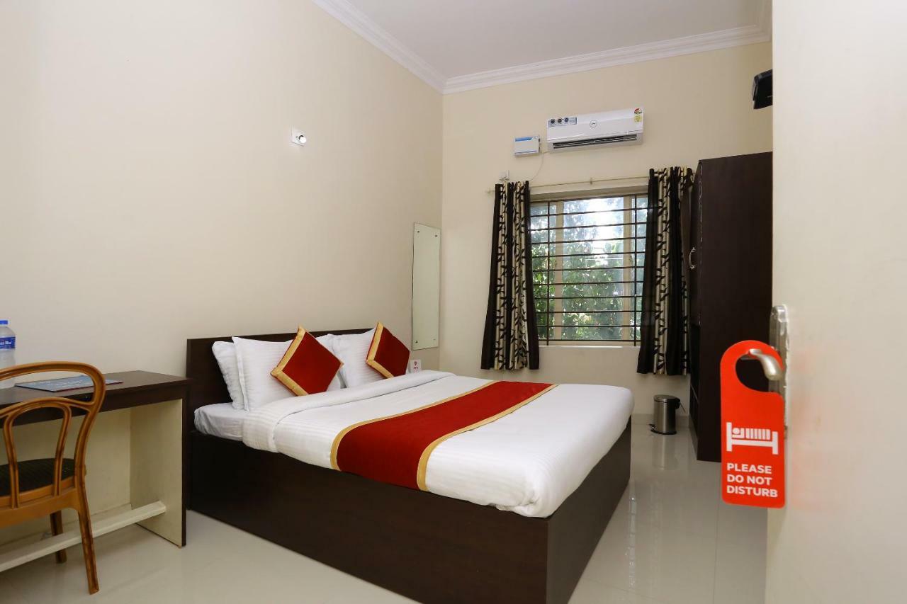 Oyo 9118 Saravana Inn Thiruvananthapuram Buitenkant foto